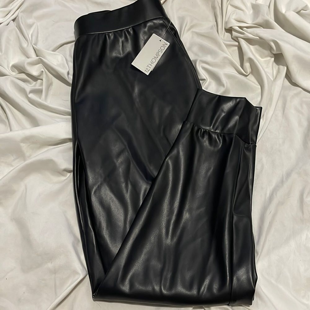 NWT- 12 Thompson- M. Faux Leather Pant